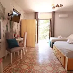 Alojamento de Acomodação e Pequeno-almoço Beb Omare 4*